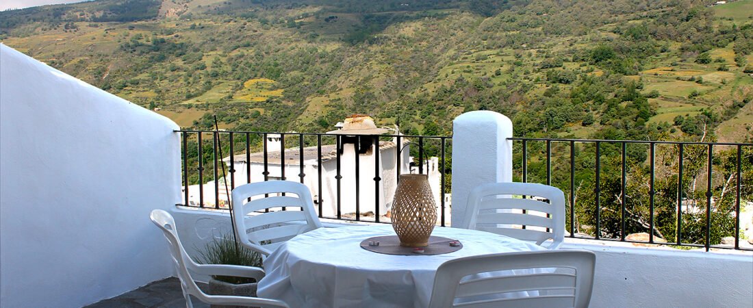 Suites con Vistas al Veleta: Lujo y Confort en Apartamentos Rurales Rosendo, Capileira